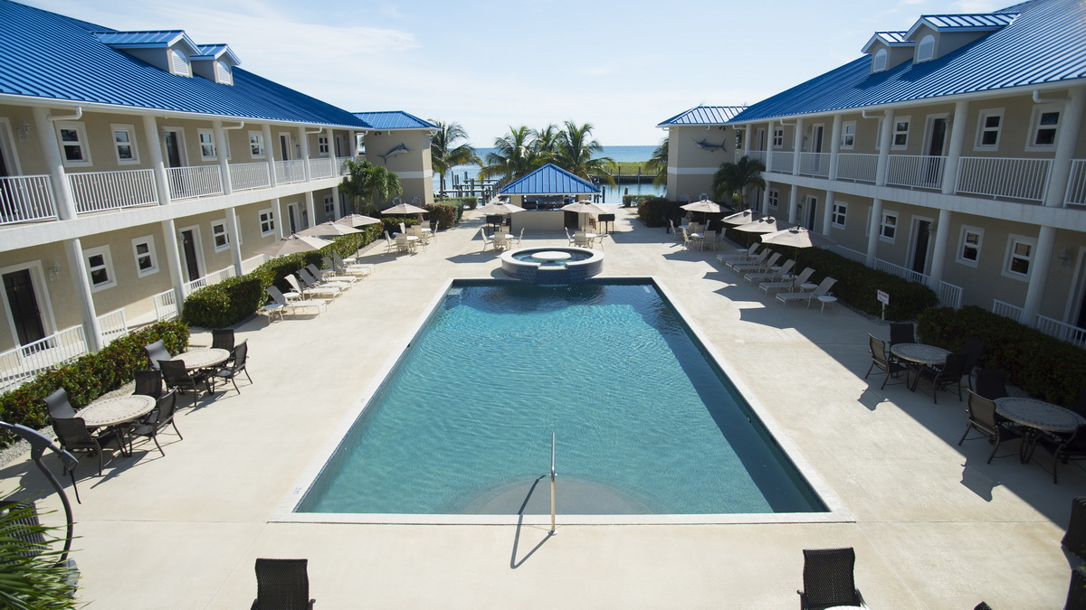 blue marlin cove outdoor pool and hot tub