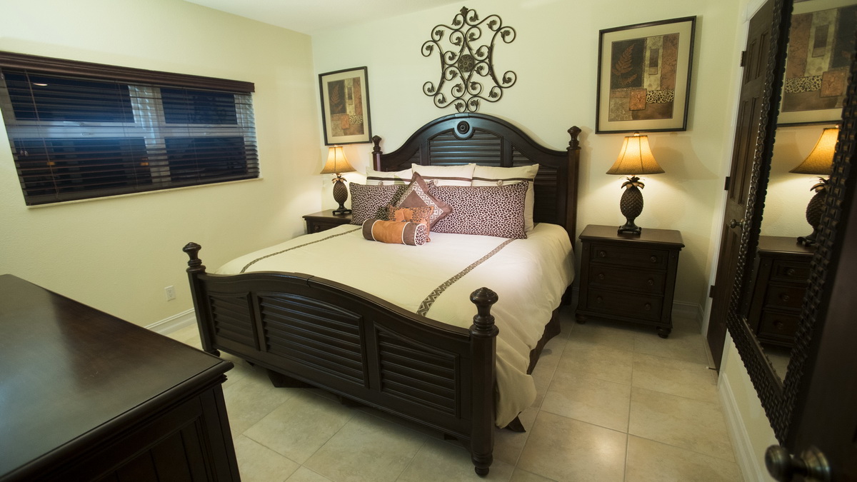 blue marlin cove queen bedroom